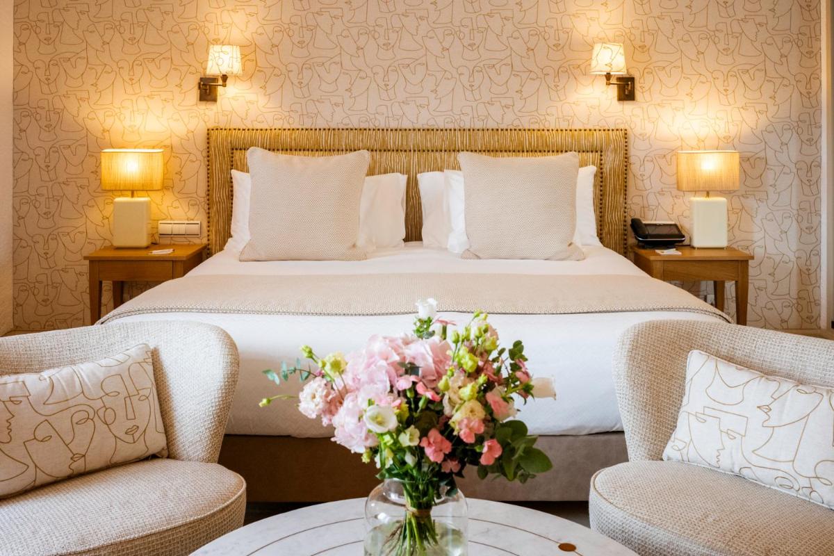 Un ou plusieurs lits dans un hébergement de l'établissement Hotel Byblos Saint-Tropez