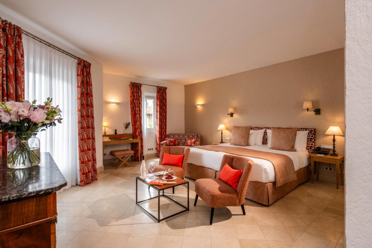 Un ou plusieurs lits dans un hébergement de l'établissement Hotel Byblos Saint-Tropez