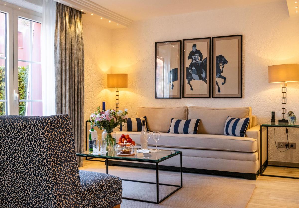 Coin salon dans l'établissement Hotel Byblos Saint-Tropez