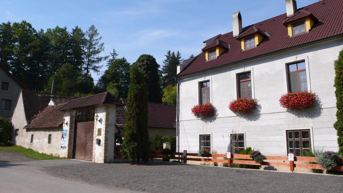 Penzion Padrtův mlýn - Housity