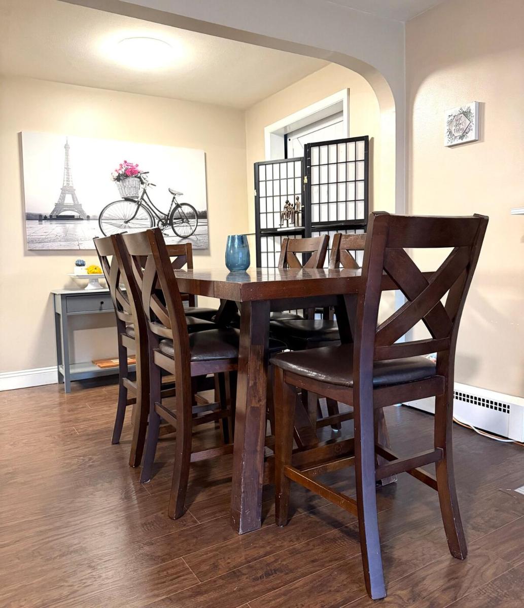 Entire house for big group-4 bedrooms -minutes from Hartford - Housity