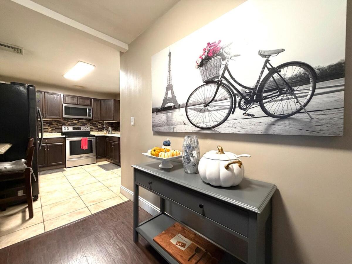 Entire house for big group-4 bedrooms -minutes from Hartford - Housity