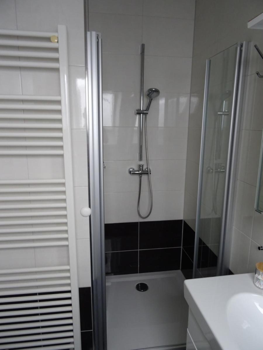 Wohlfühl Hotel & Pension am Birnengarten - Ruhige Zimmer mit Bad & WLAN - Housity