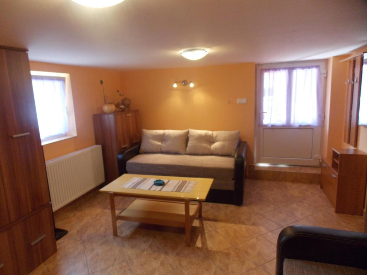 Szonja Apartman - Housity