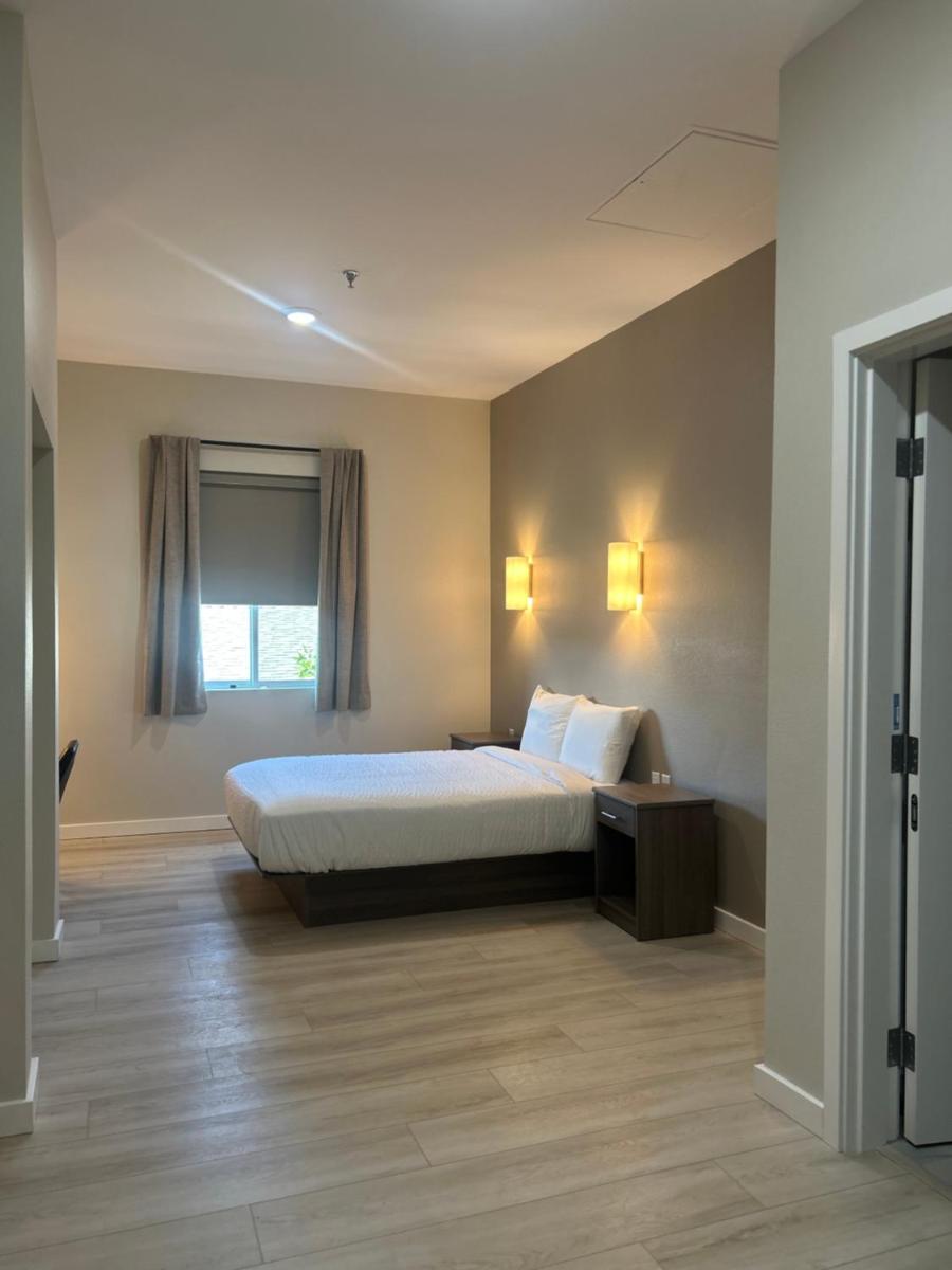 The Palisades Lodge of Big Pine - Housity