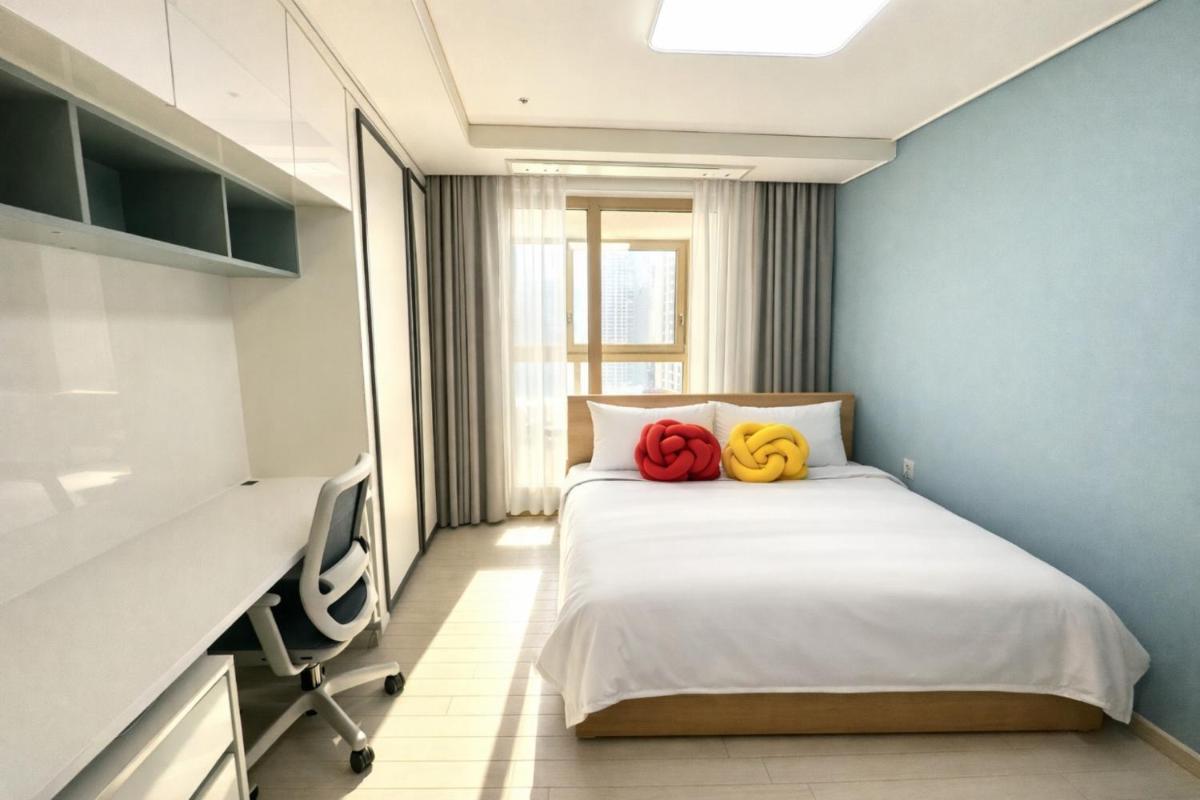 The November Stay In landmark - Housity