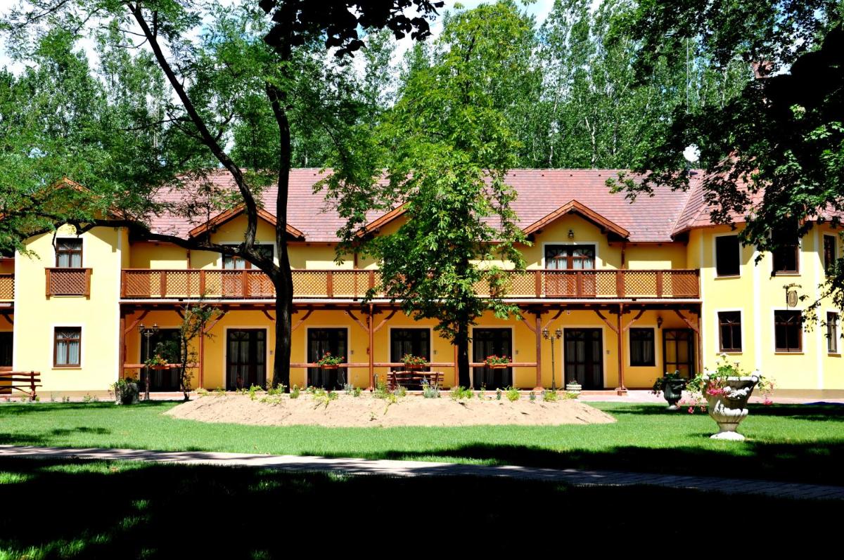 Forster Vadászkastély és Szálloda - Housity