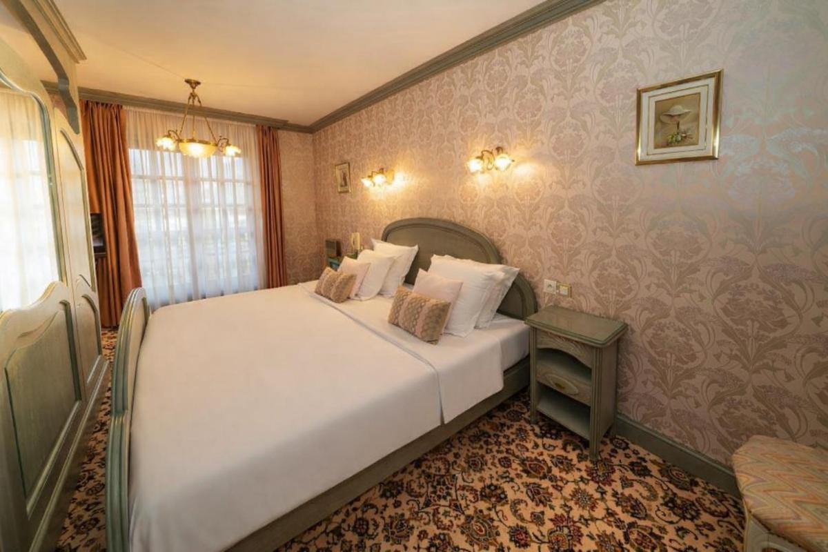 Un ou plusieurs lits dans un hébergement de l'établissement Hotel Munsch Restaurant & Wellness, Colmar Nord - Haut-Koenigsbourg