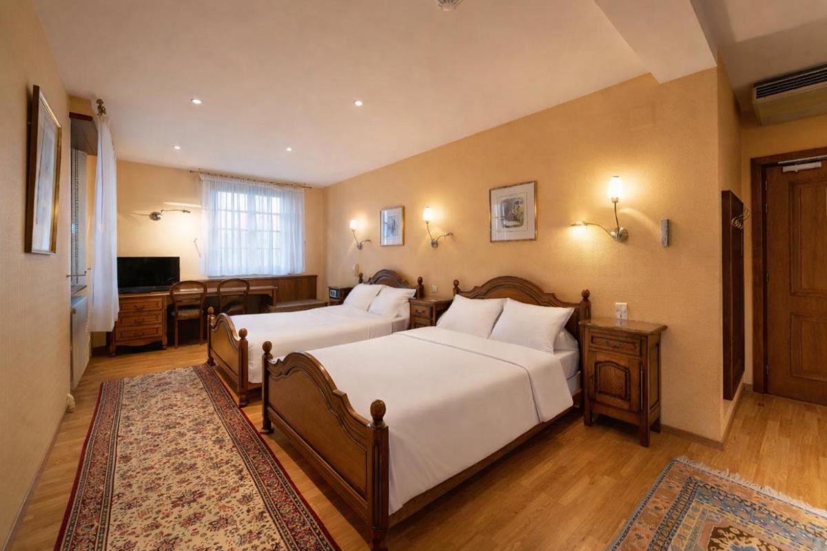 Un ou plusieurs lits dans un hébergement de l'établissement Hotel Munsch Restaurant & Wellness, Colmar Nord - Haut-Koenigsbourg