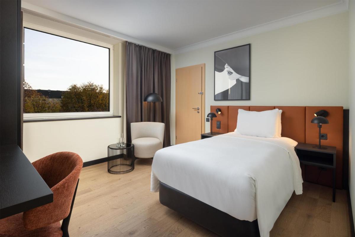 Ein Bett oder Betten in einem Zimmer der Unterkunft Hilton Düsseldorf