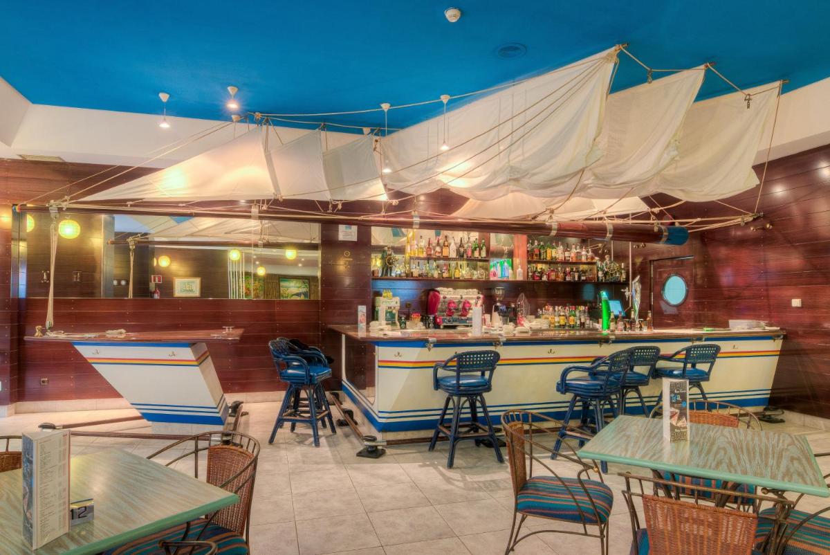 Un restaurante o sitio para comer en Hotel Beatriz Playa & Spa