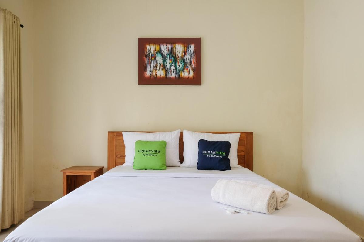 Urbanview Hotel Lilis Cempaka Mas Guesthouse - Hizvo