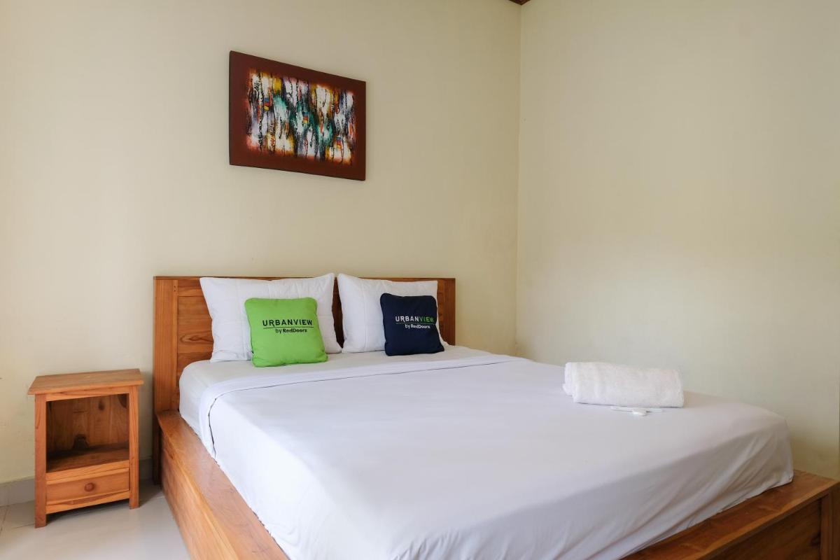 Urbanview Hotel Lilis Cempaka Mas Guesthouse - Hizvo