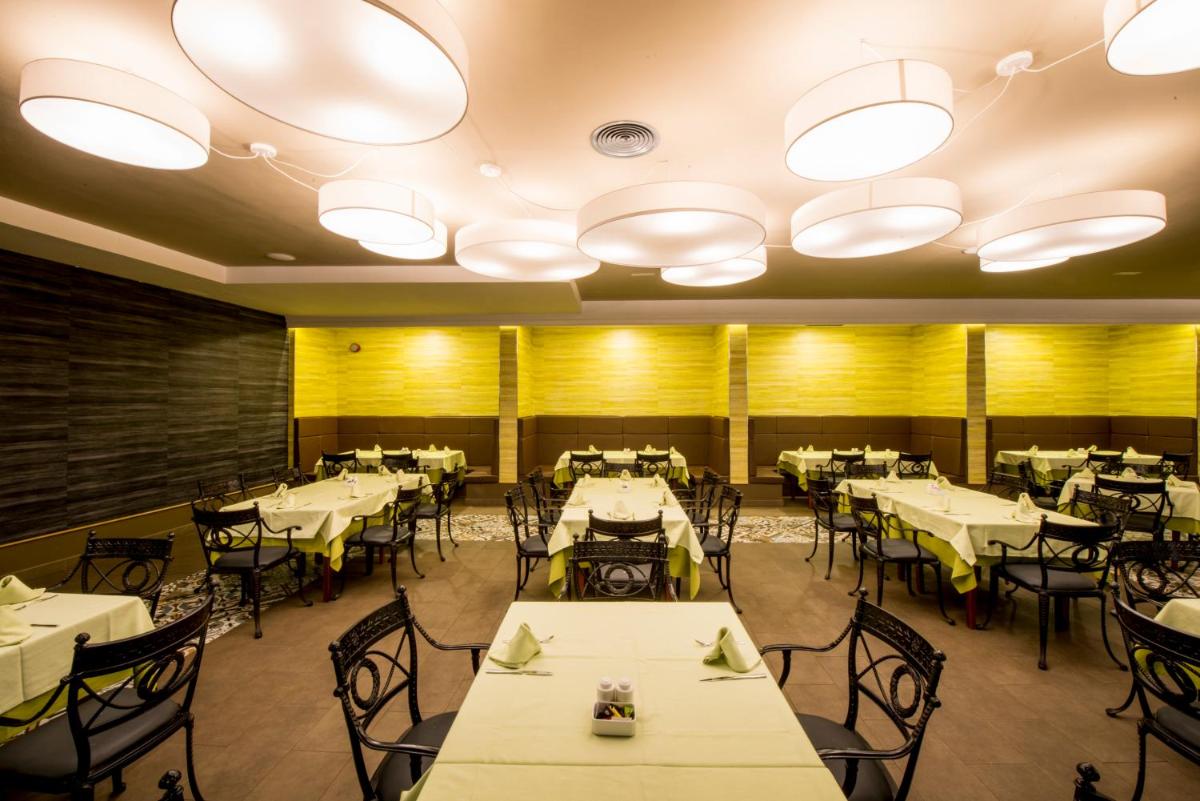 Un restaurante o sitio para comer en Hotel Beatriz Playa & Spa
