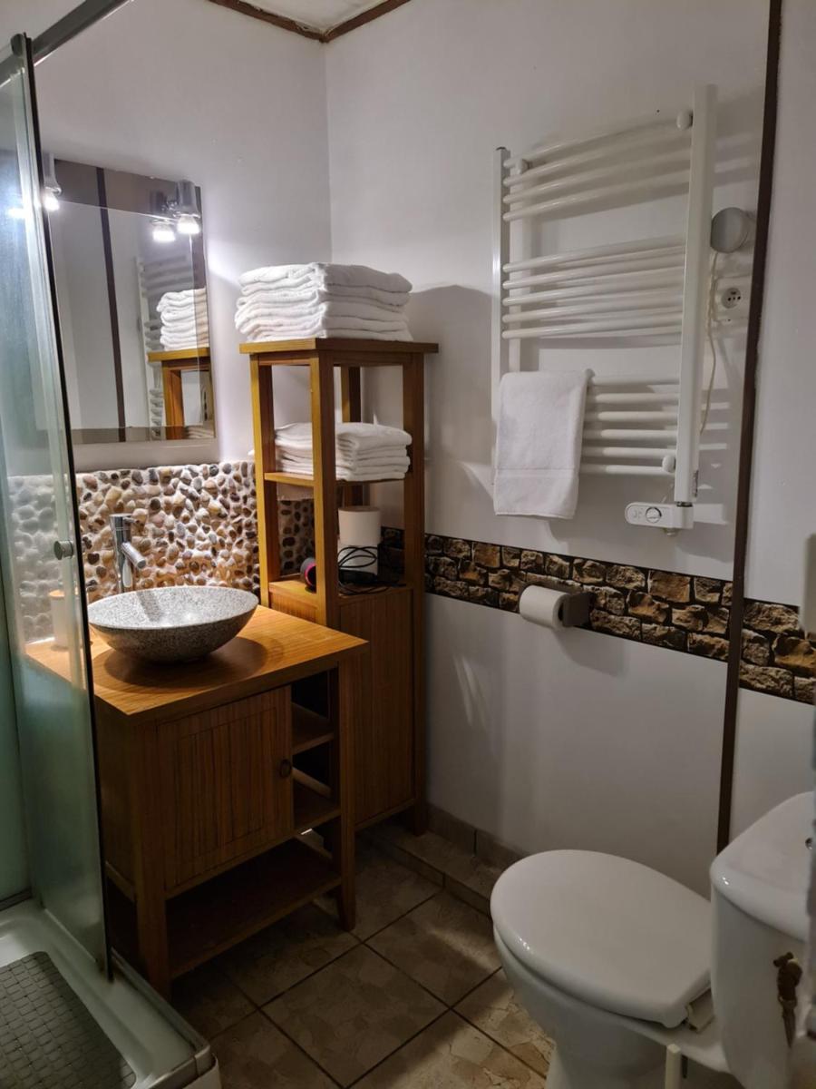 Le Moulin D'onclaire Camping et chambres d'hôtes - Housity