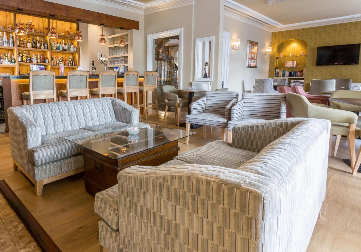 The Lamplighter Dining ~ Rooms - Housity