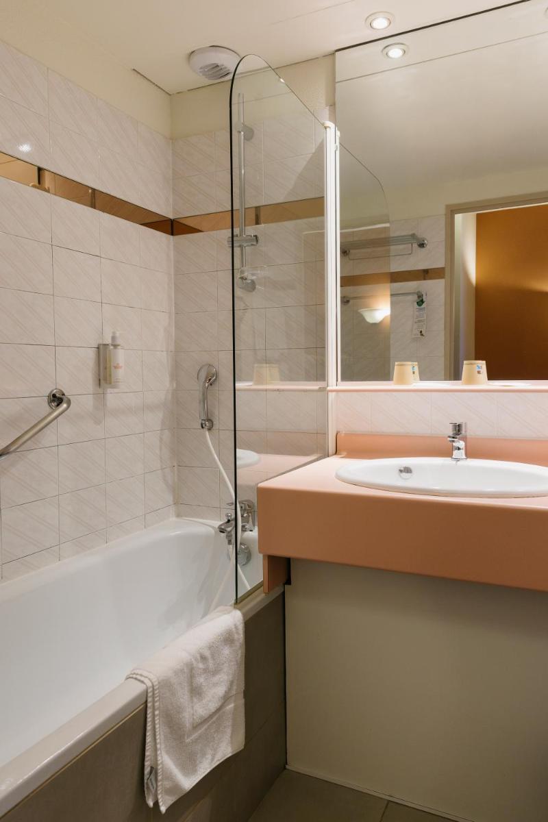 Salle de bains dans l'établissement Hotel *** & Spa Vacances Bleues Villa Marlioz