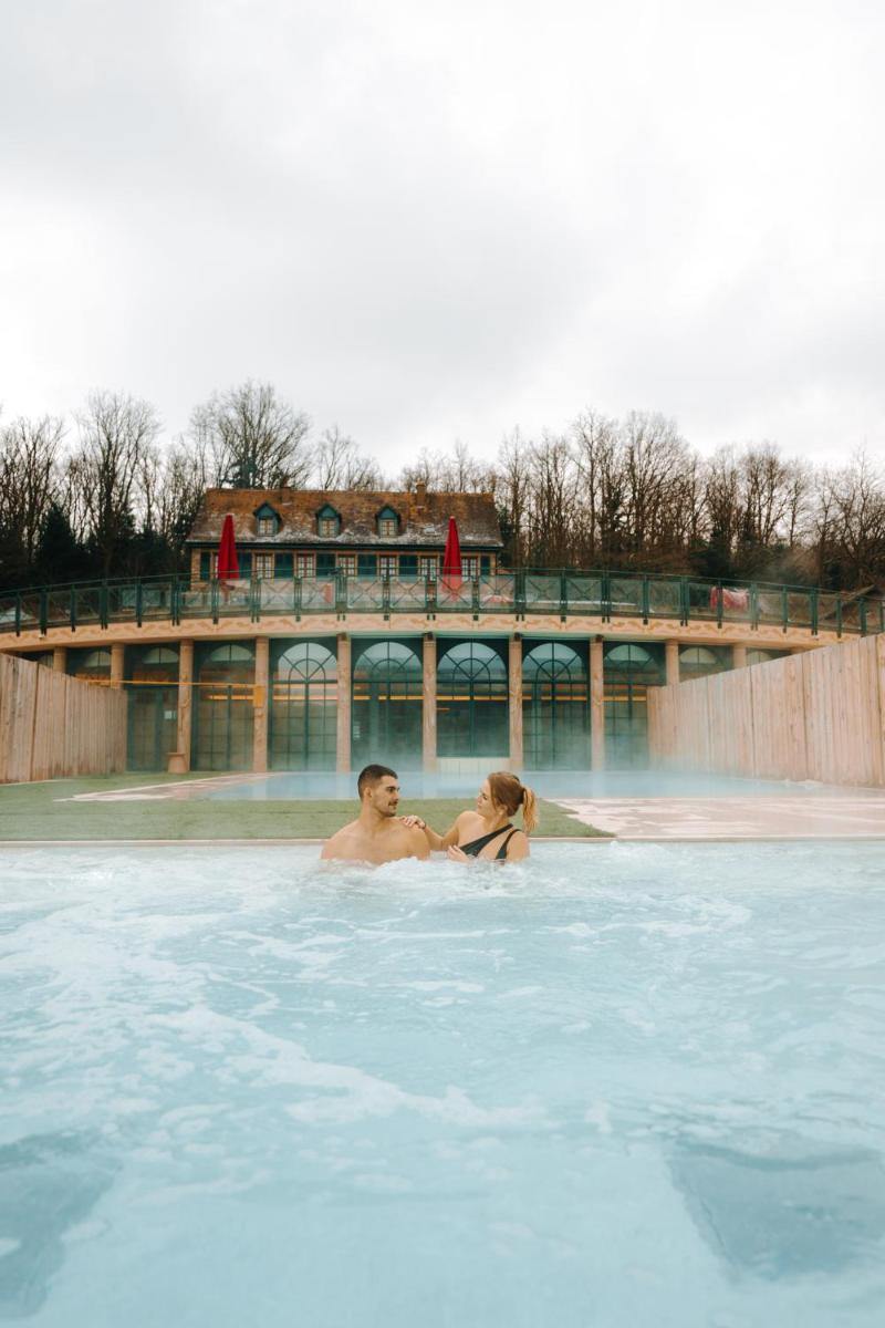 Piscine de l'établissement Les Violettes Hotel & Spa ou située à proximité
