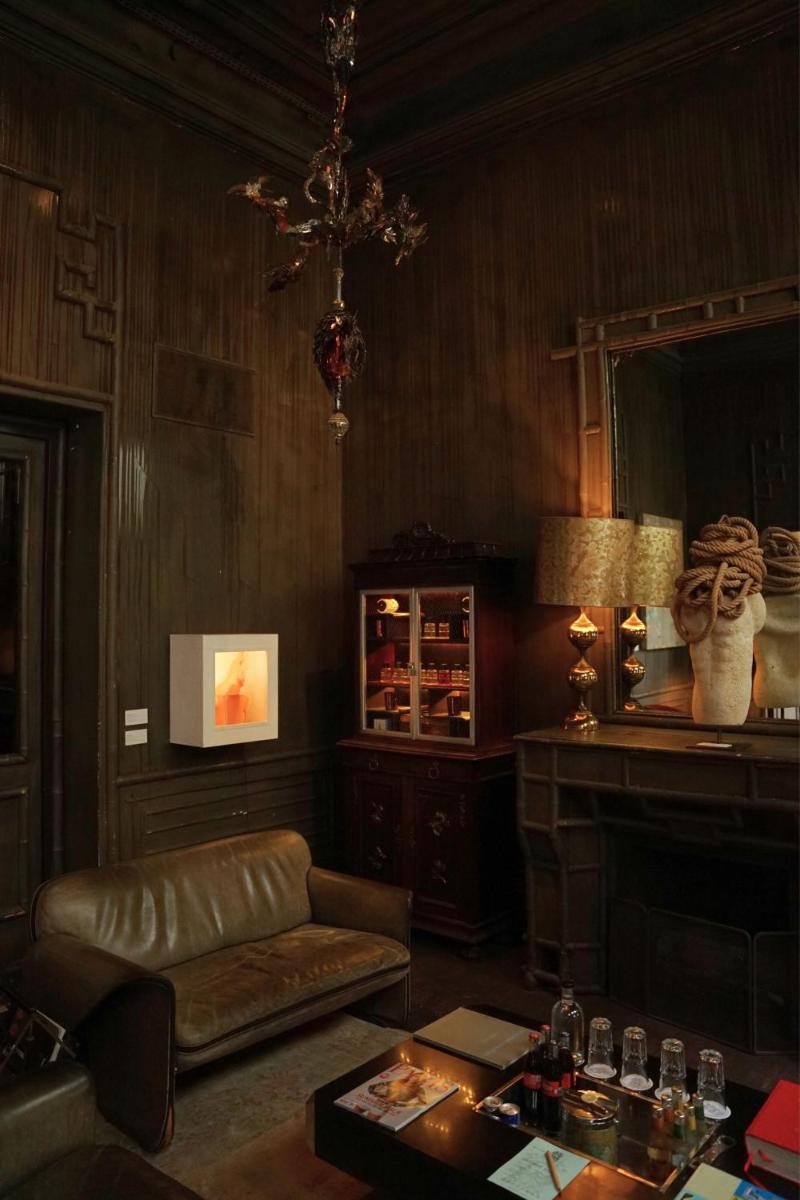 Coin salon dans l'établissement Hotel Les Bains Paris