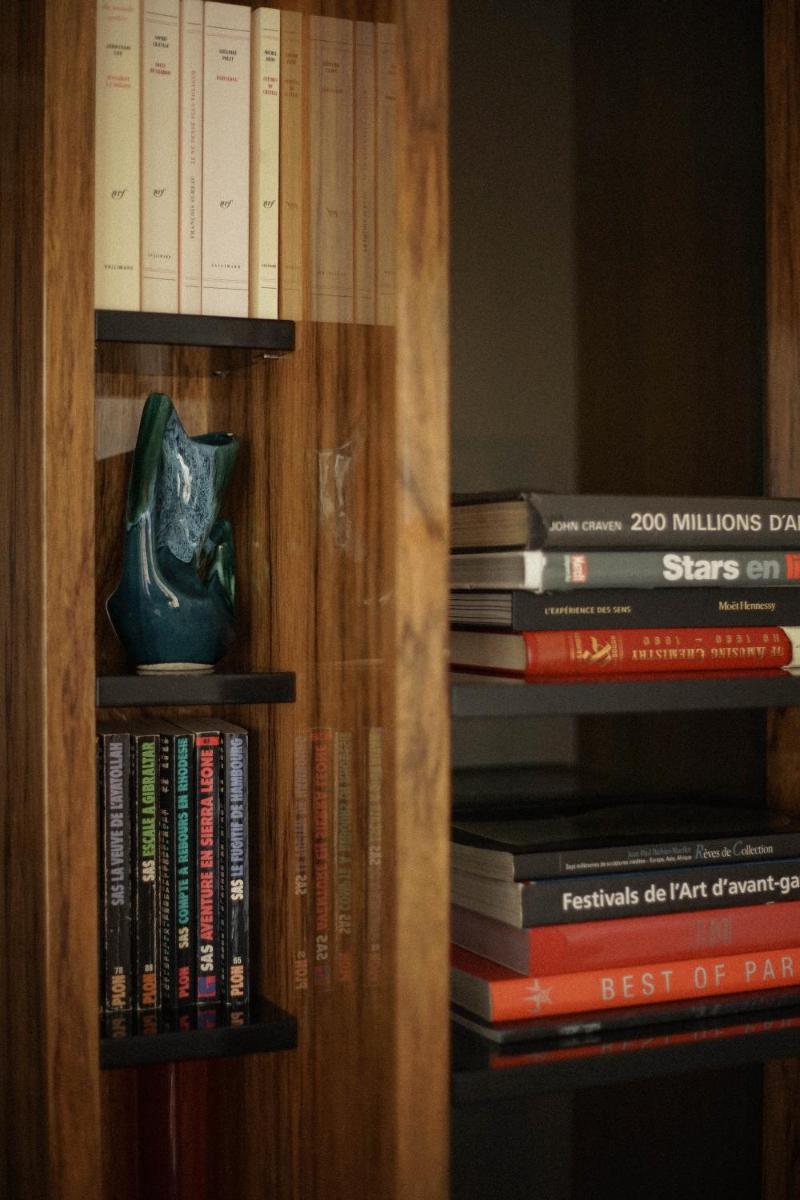 Bibliothèque dans l'hôtel
