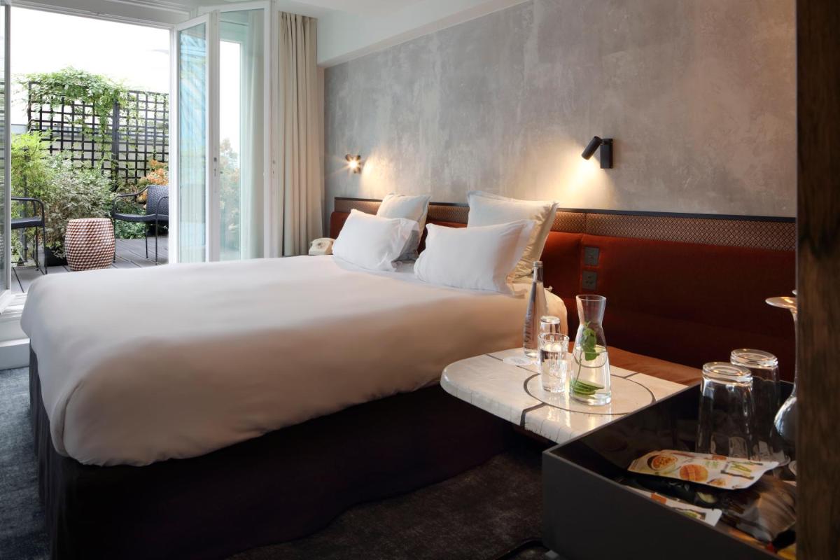 Un ou plusieurs lits dans un hébergement de l'établissement Hotel Les Bains Paris