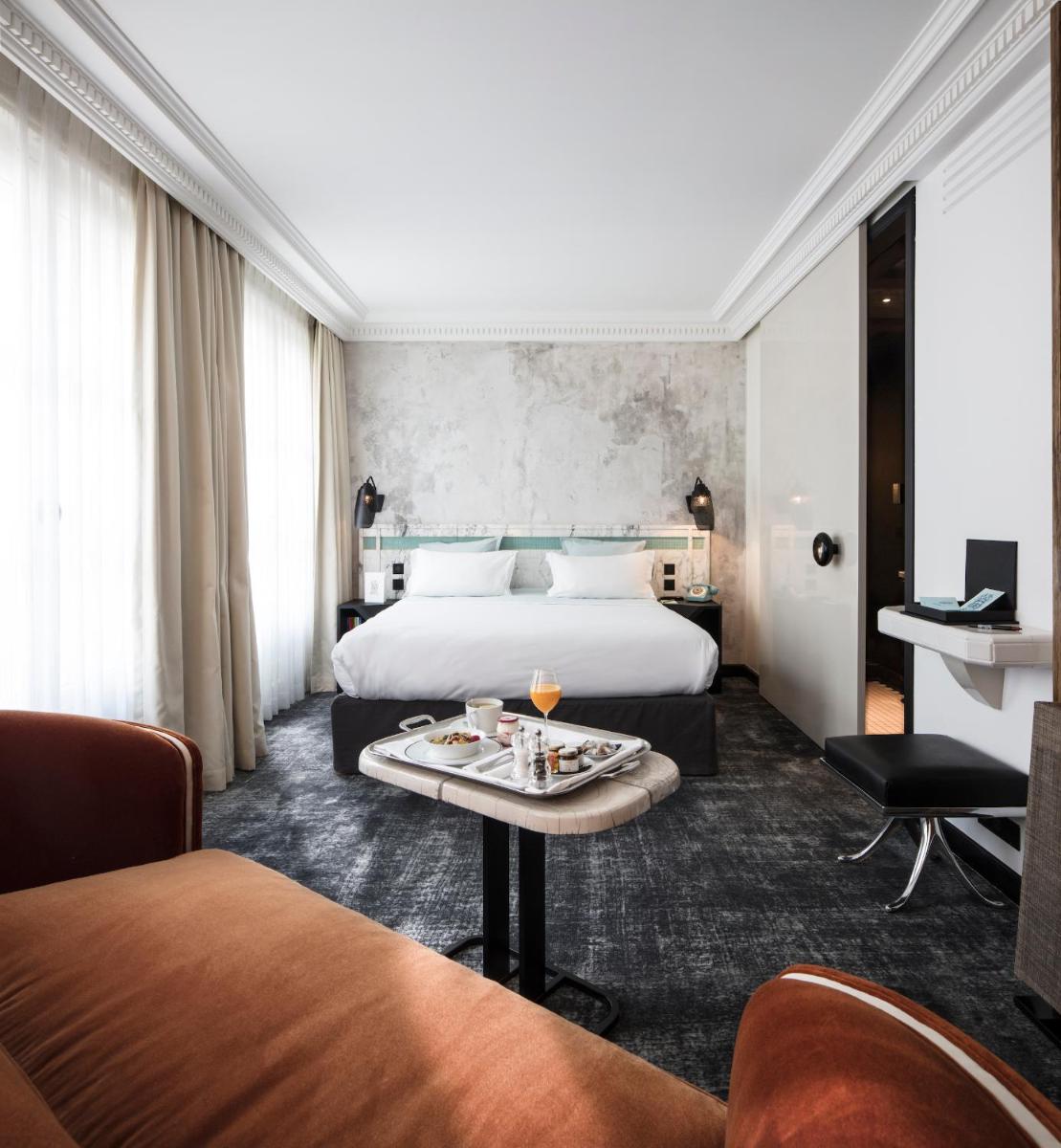 Coin salon dans l'établissement Hotel Les Bains Paris