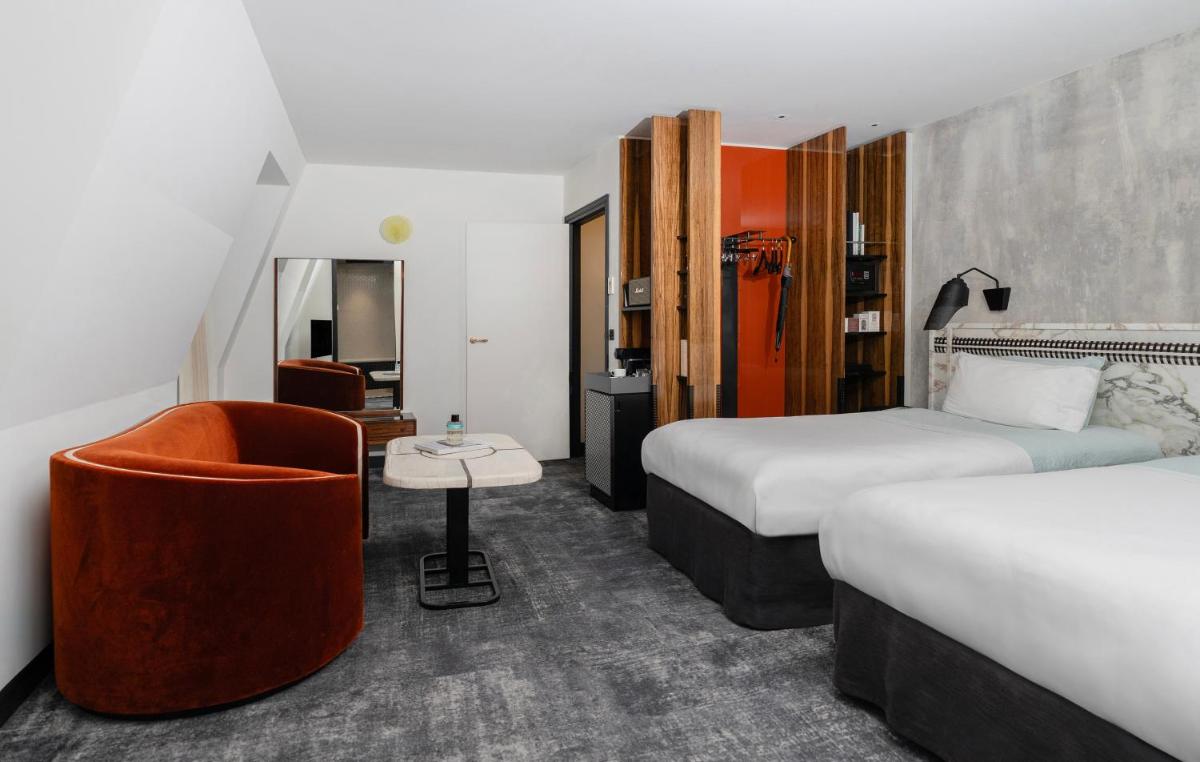 Un ou plusieurs lits dans un hébergement de l'établissement Hotel Les Bains Paris