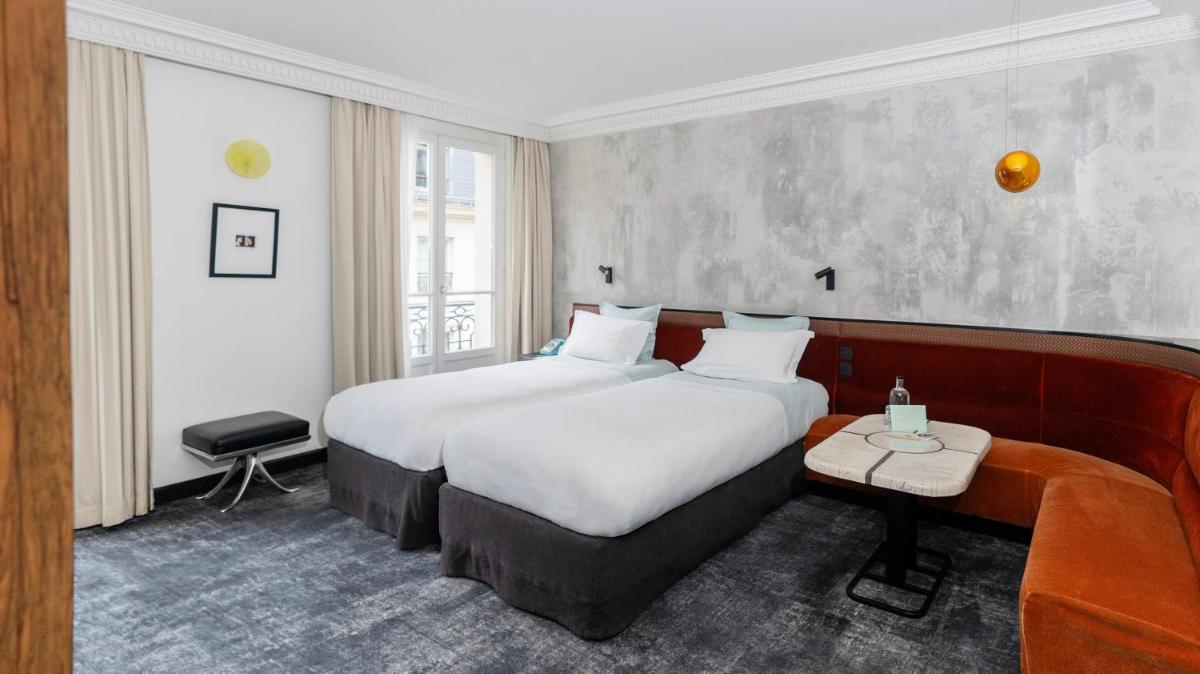 Un ou plusieurs lits dans un hébergement de l'établissement Hotel Les Bains Paris