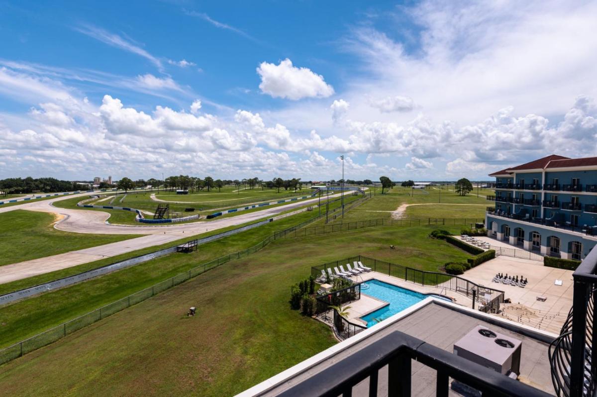 SEVEN Sebring Raceway Hotel - Housity