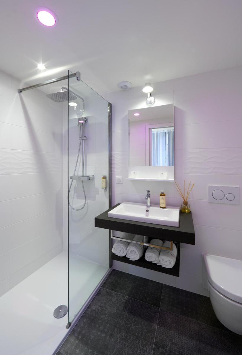 Salle de bains dans l'établissement Les Maisons du Pont - Charme & Caractère