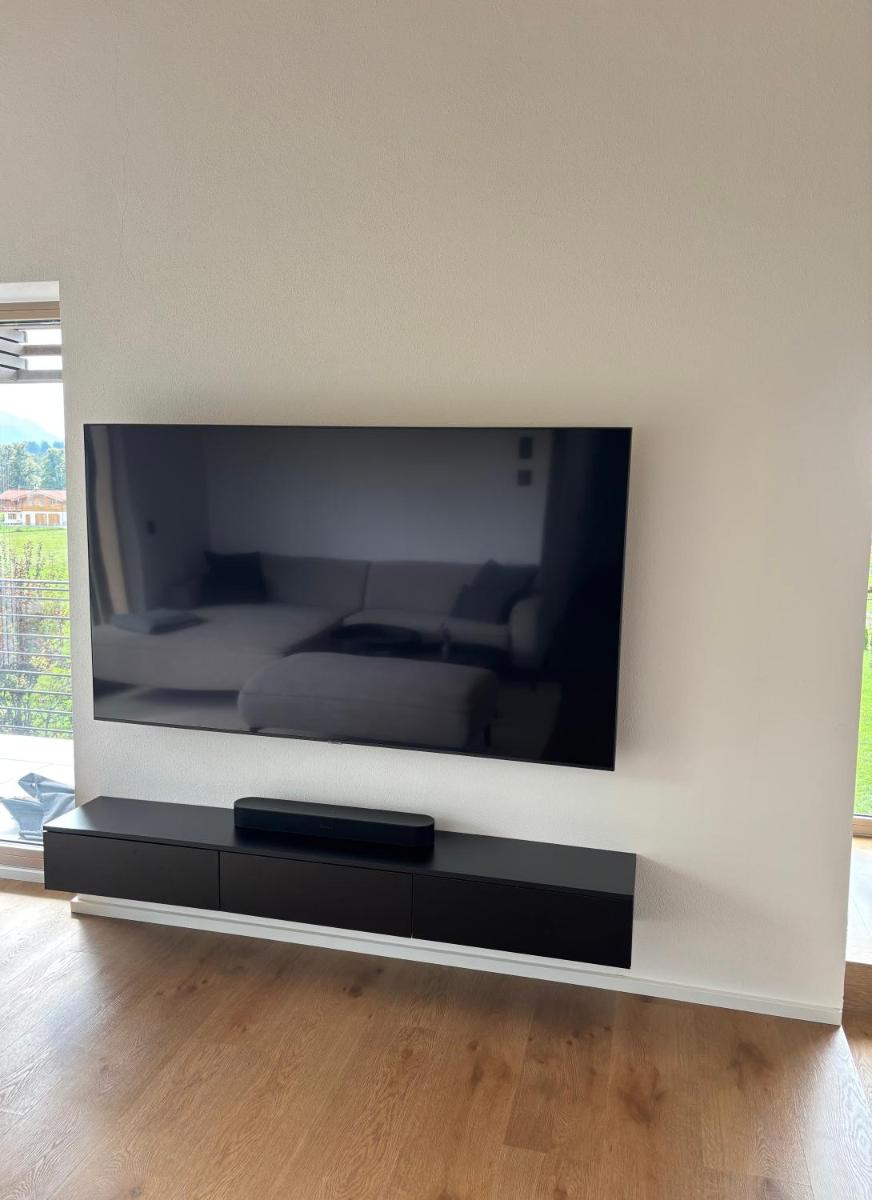 Berglinien am Chiemsee I Exklusive Ferienwohnung mit 3 Schlafzimmern, 2 Bädern und Alpenblick - Housity