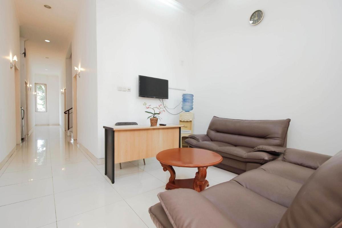 RedDoorz near UPH Karawaci 2 - Hizvo