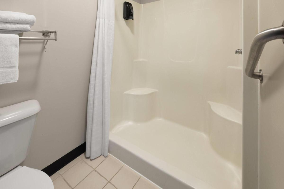 Days Inn by Wyndham Bad Axe - Housity