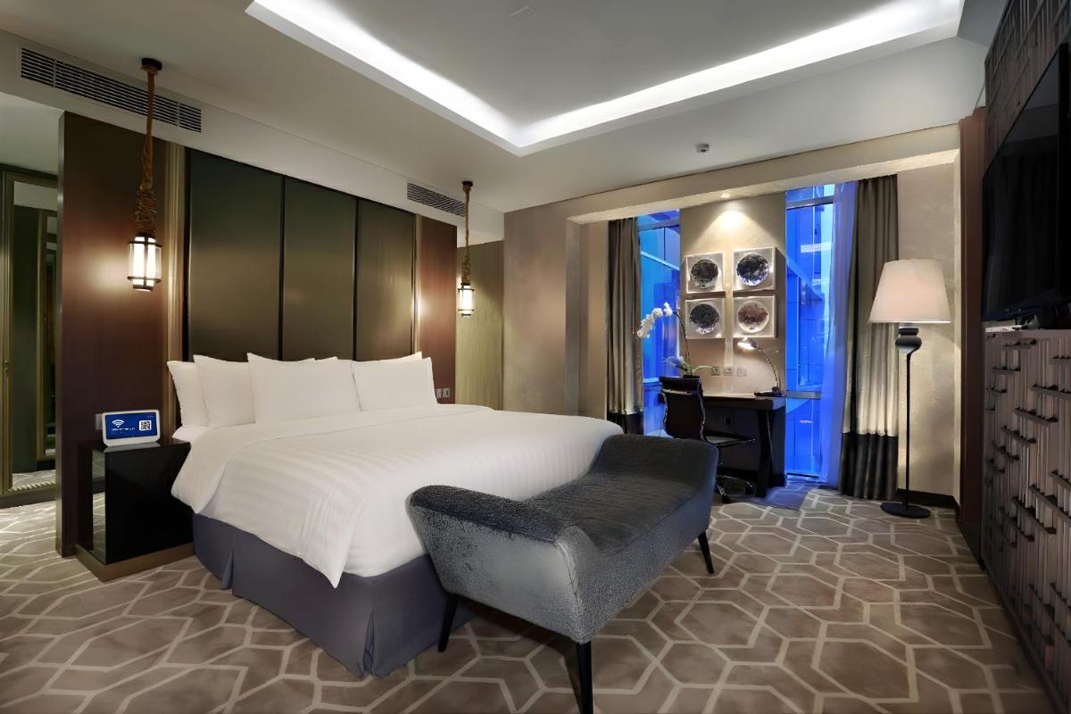 Aston Priority Simatupang Hotel and Conference Center - Housity