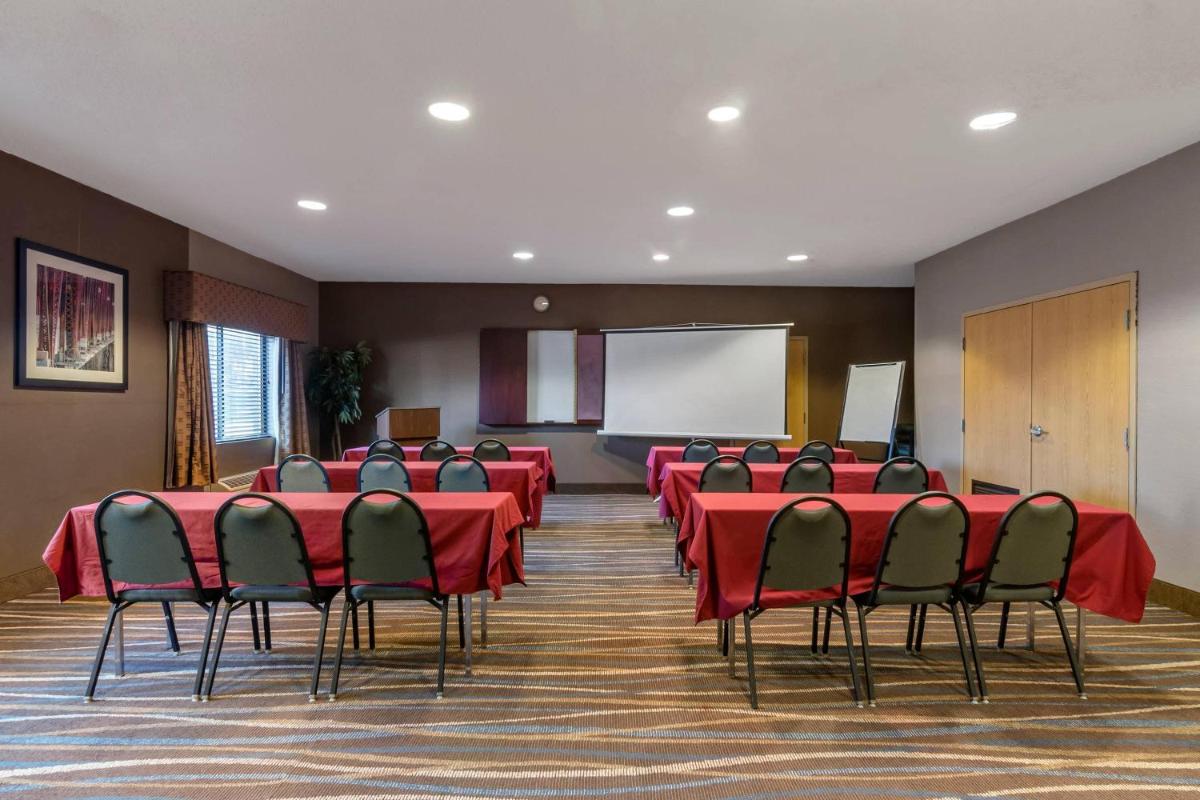 Comfort Inn & Suites Lees Summit - Kansas City - Housity