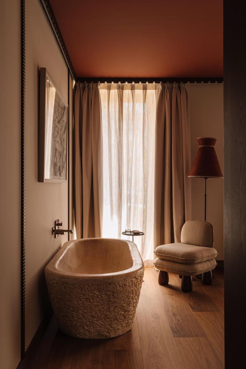 Palacio De Godoy Caceres, Curio Collection By Hilton - Housity