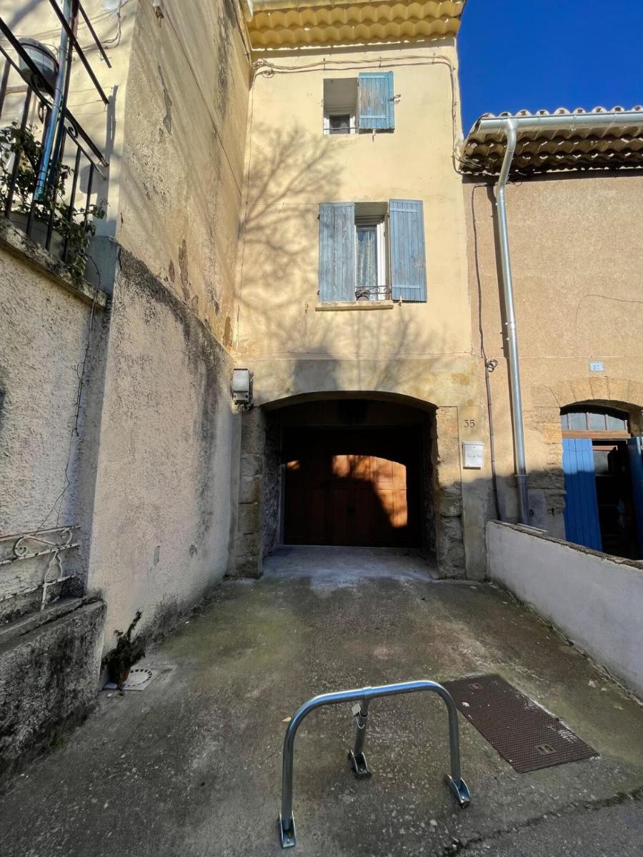 Apartment in L'Isle-sur-la-Sorgue with parking - Housity