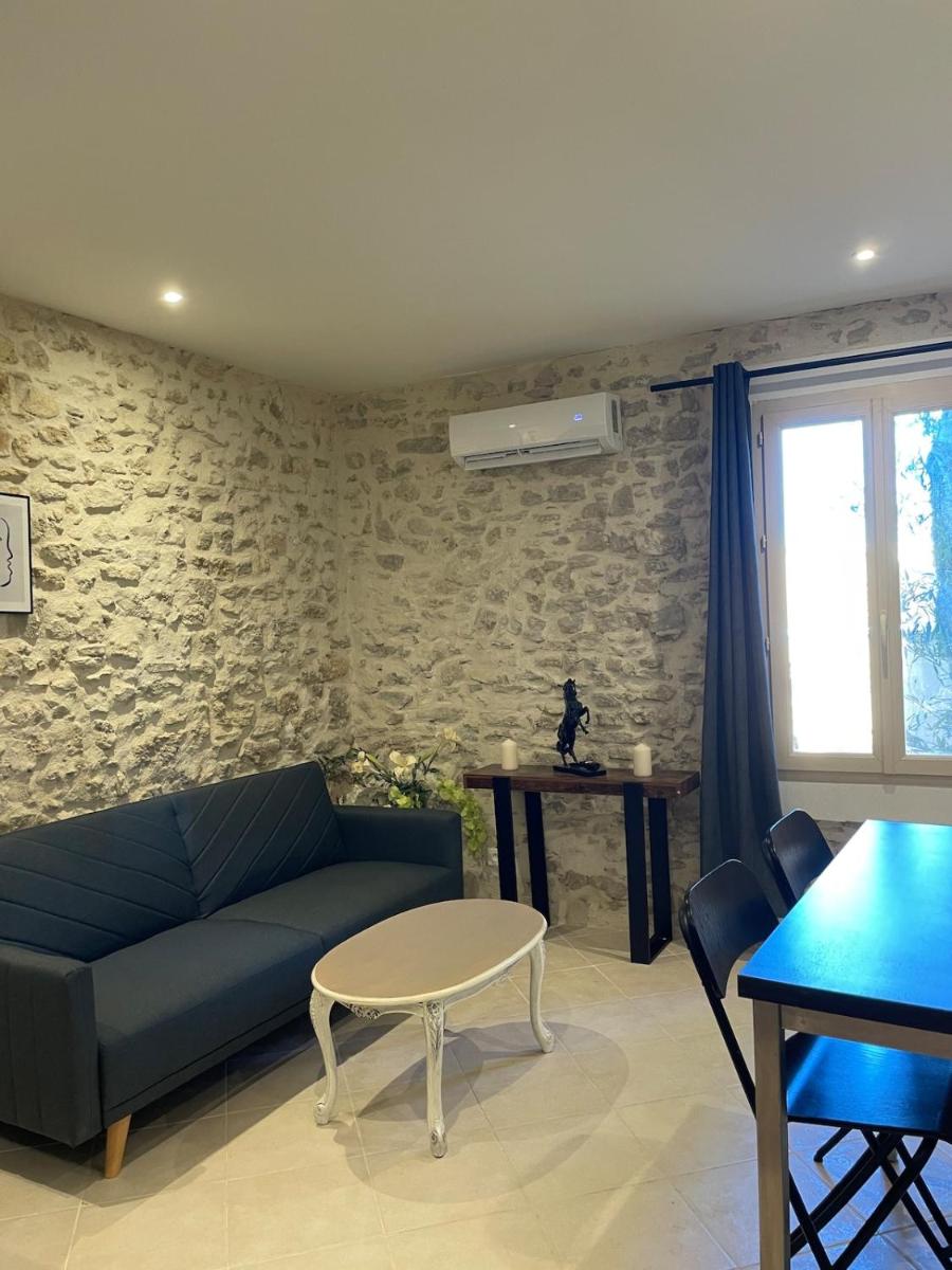 Apartment in L'Isle-sur-la-Sorgue with parking - Housity