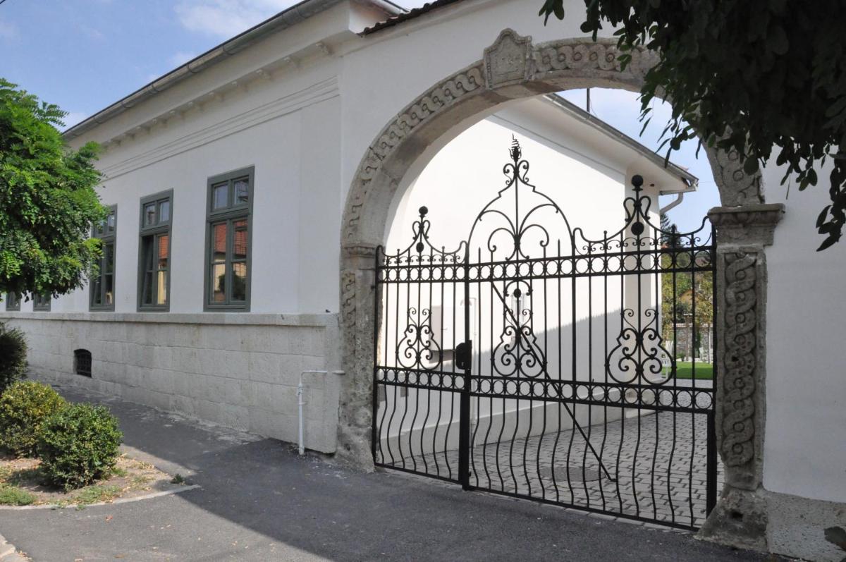 R40 Vendégház - Housity