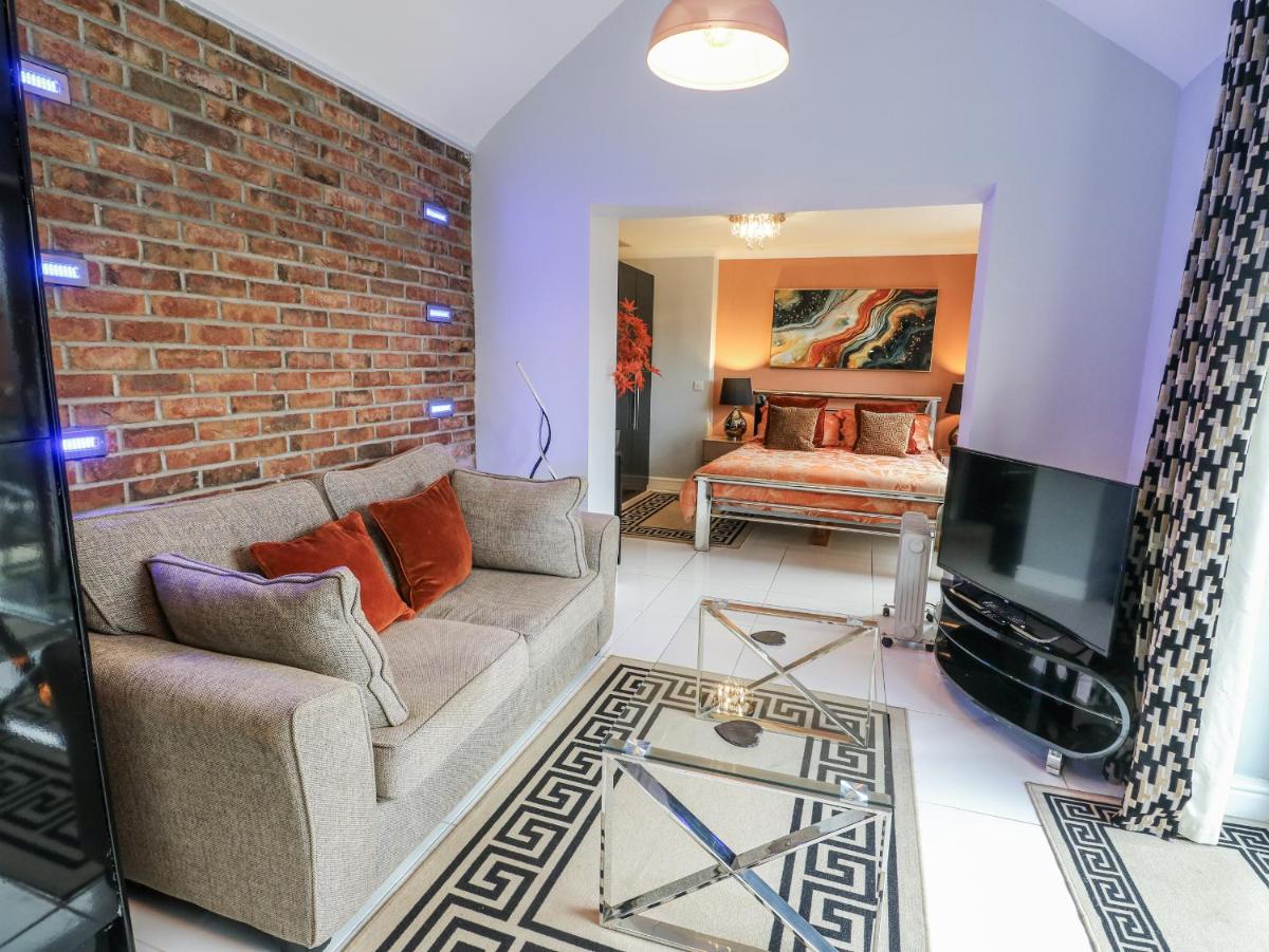 Smithy Cottage - Housity