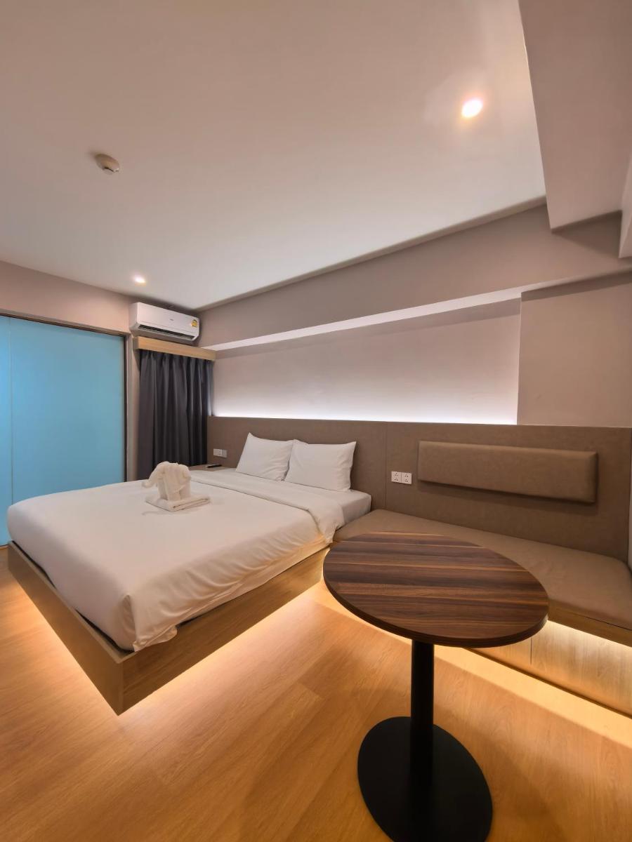Lucky Elephant Hotel - Housity