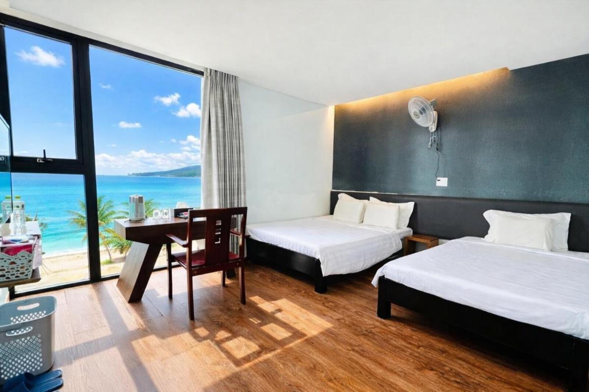 Holiday Inn Hotel - Hizvo