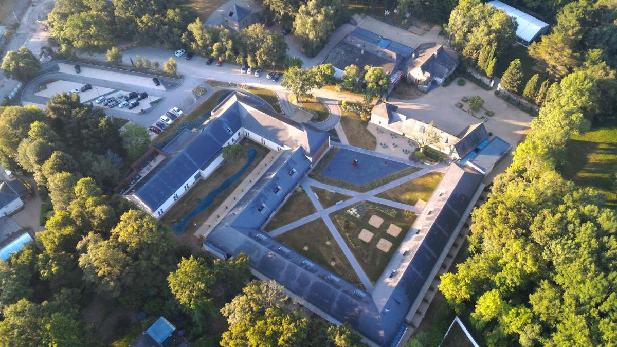 Vue panoramique sur l'établissement Loire & Sens