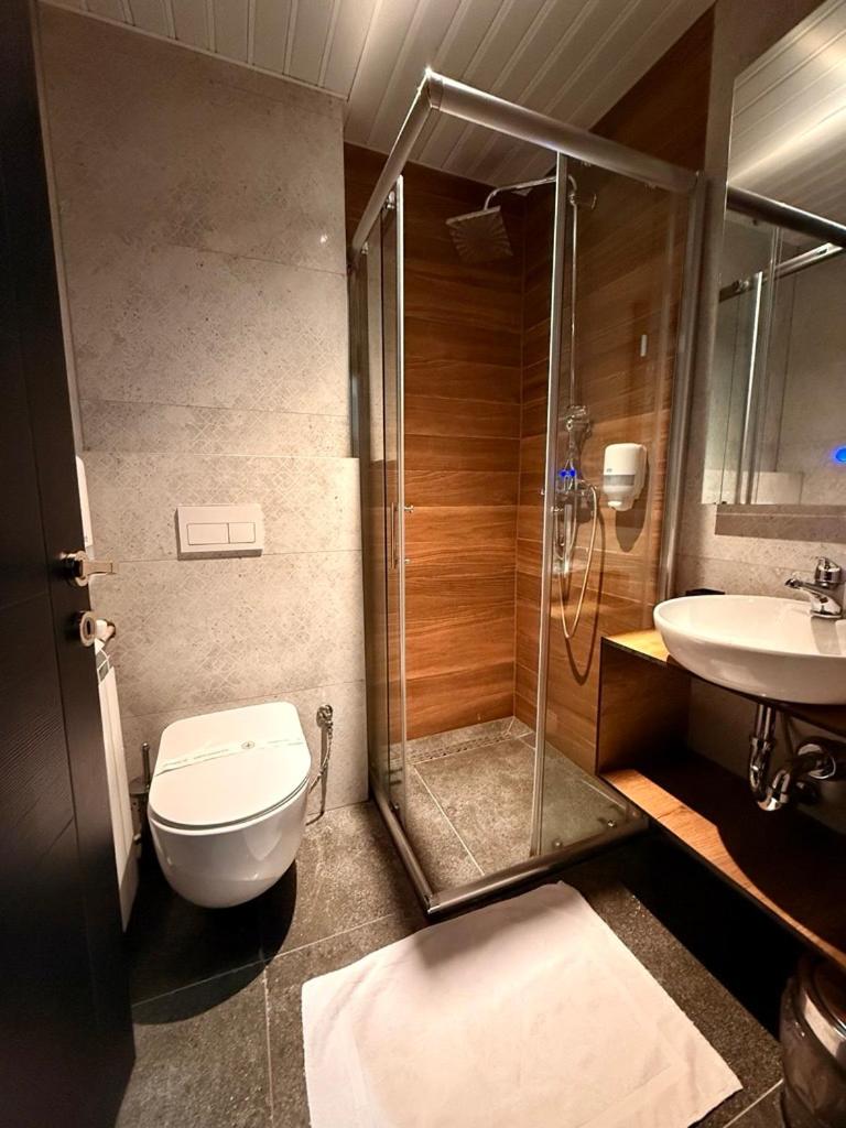 LAKEVIEW Hotel & Apartments - Housity
