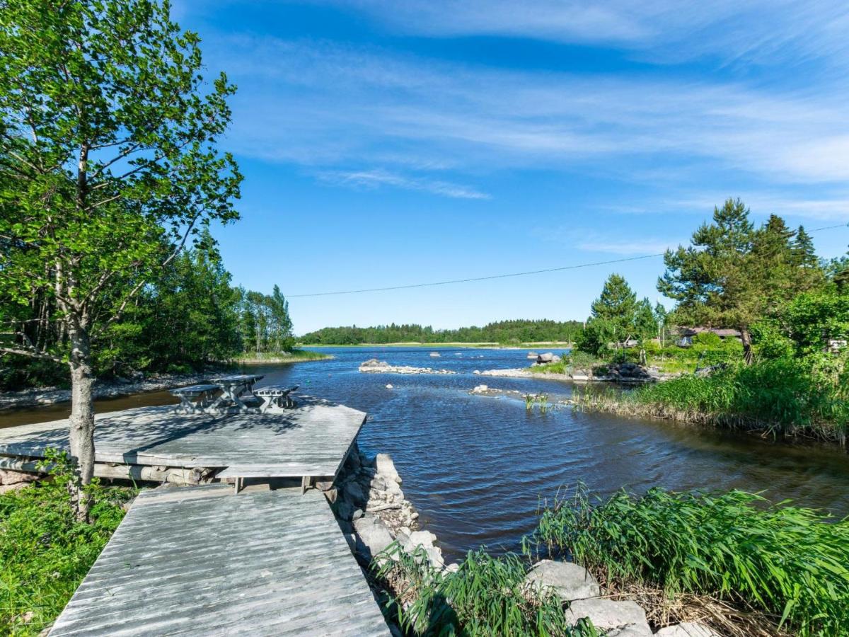 Holiday Home Lampaluodon punainen tupa by Interhome - Housity