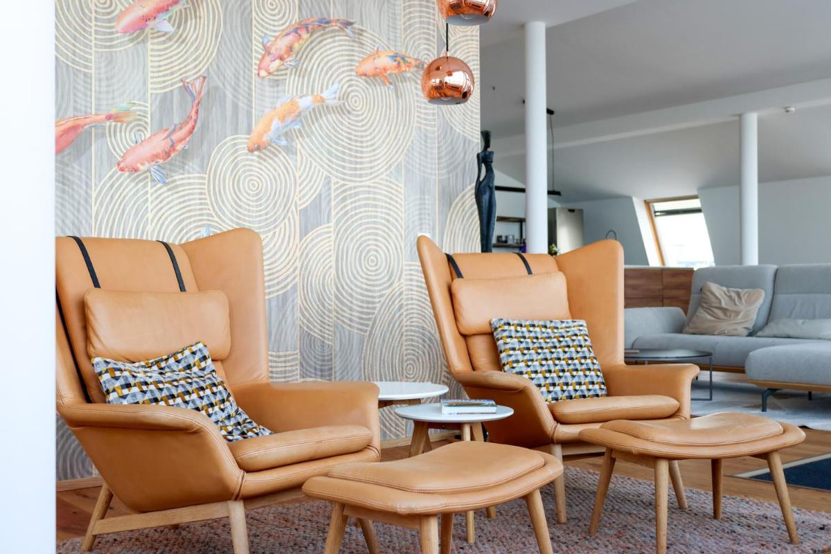 Ein Sitzbereich in der Unterkunft THE GRAND Ahrenshoop