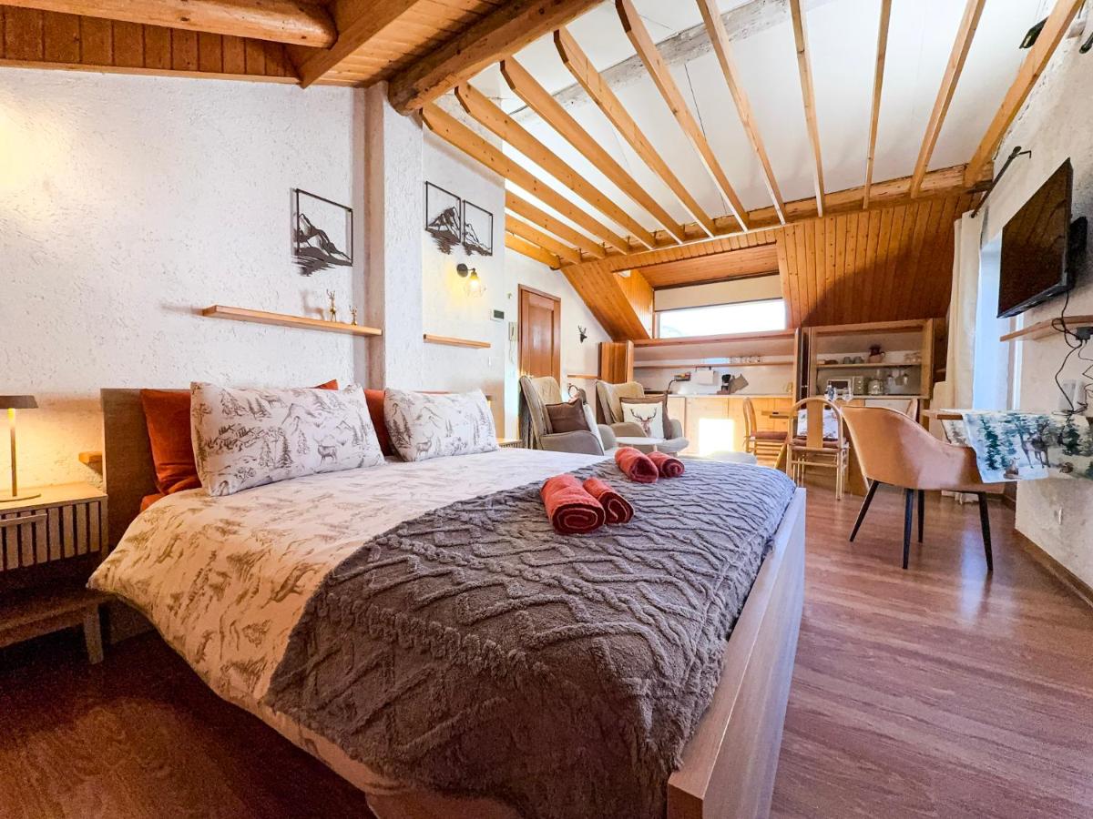 Casa Alpina - in pieno centro a due passi dal lago - Housity