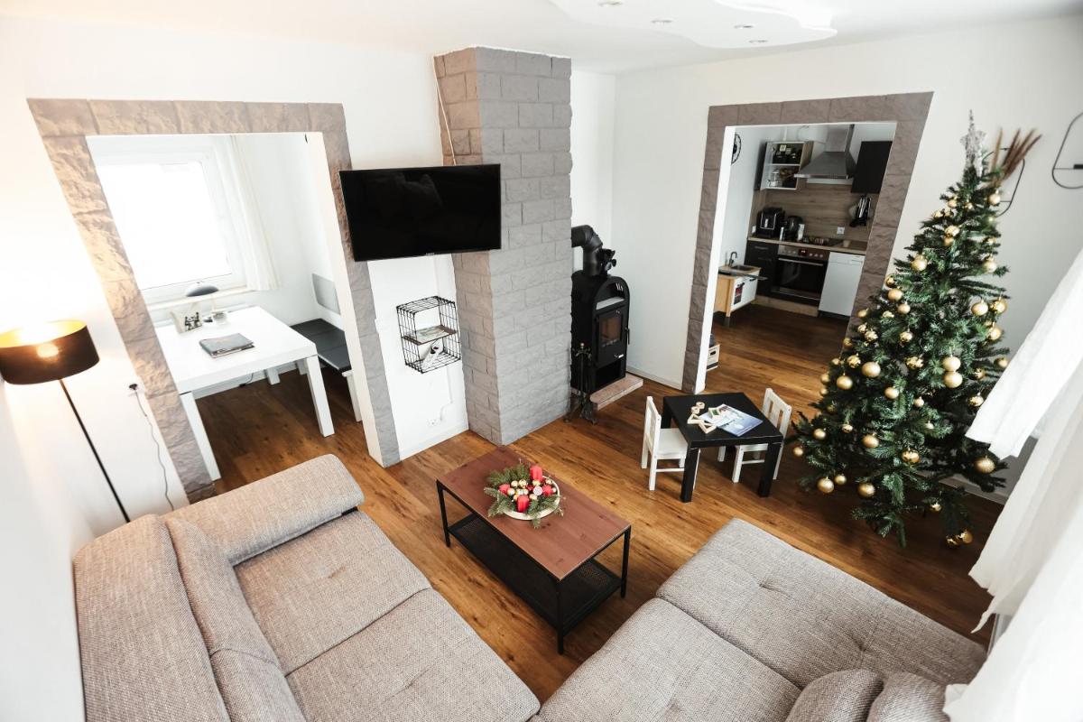 NEU im Harz, Das Haus am Wald mit privater Sauna, frisch renoviert - Housity
