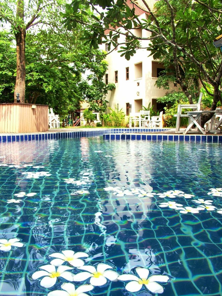 River Resort & Spa - Housity