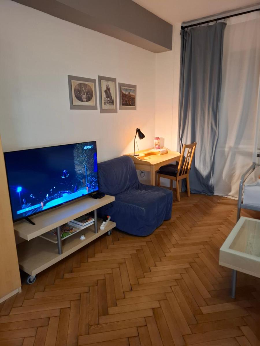 Coronation Apartment - Hizvo
